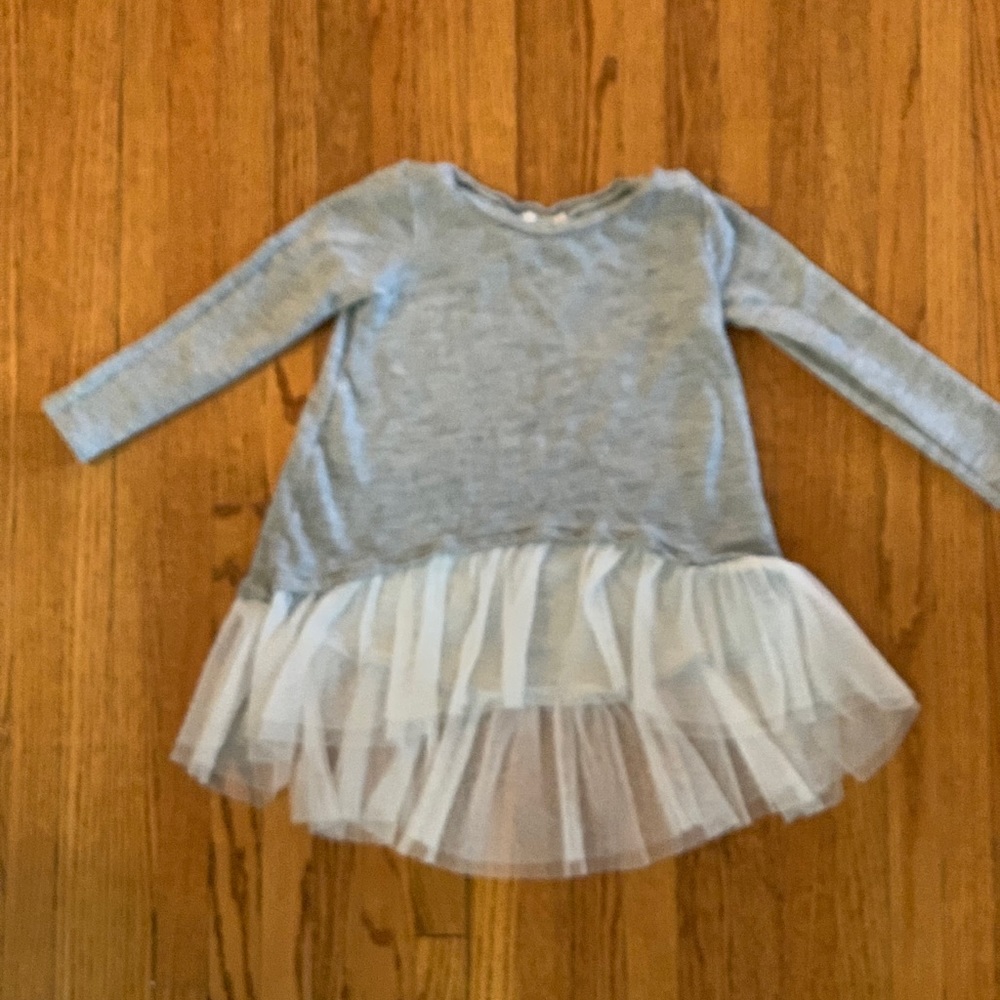 Ruffle sweater / sweatshirt